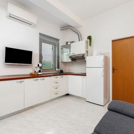 Apartman Nevera Adults Only ロヴィニ エクステリア 写真