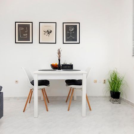 Apartman Nevera Adults Only ロヴィニ エクステリア 写真