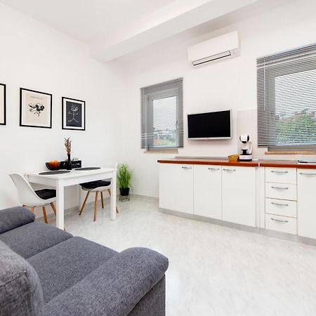 Apartman Nevera Adults Only ロヴィニ エクステリア 写真